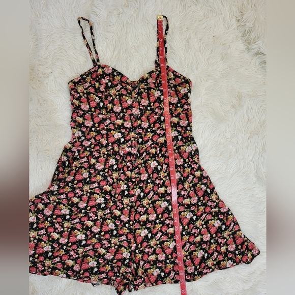 Express Women Black Floral Romper Sweetheart Button Front Size Small - Picture 4 of 6